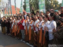 Daftar Nama Legendaris Jawa yang Nyaris Punah, dari Ponirah sampai Ponimin