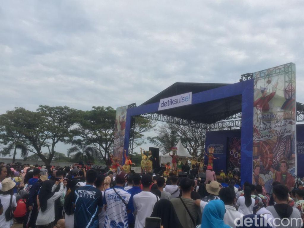 Pentas Seni Tari 4 Etnis Meriahkan Jalan Sehat Launching detikSulsel