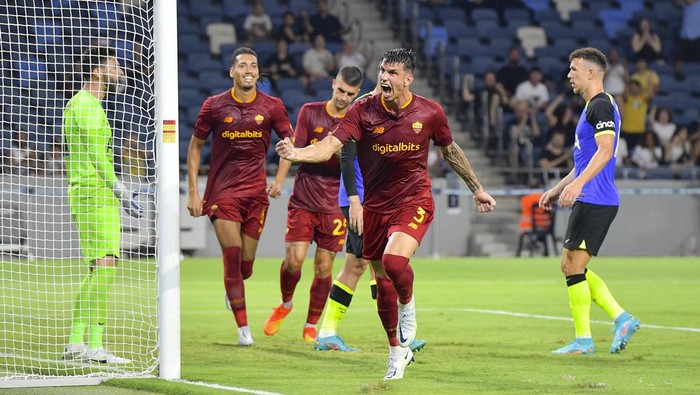HAIFA, ISRAEL - JULY 30: Roger Ibanez of AS Roma celebrates after scoring the first goal for his team during the pre-season friendly match between Tottenham Hotspur FC and AS Roma at Sammy Ofer Stadium on July 30, 2022 in Haifa, Israel. (Photo by Fabio Rossi/AS Roma via Getty Images)