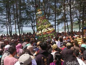 Semarak Sedekah Bumi di Pantai Gemah dan Bayem Tulungagung Semarak Sedekah Bumi di Pantai Gemah dan Bayem Tulungagung