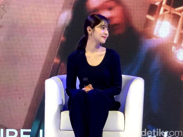 Foto: Gaya Seol In Ah Pertama Kali Datang ke Indonesia, Jadi Cewek Mamba