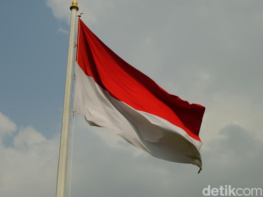 Mengapa Bendera Indonesia Berwarna Merah dan Putih? Mengapa Bendera Indonesia Berwarna Merah dan Putih?