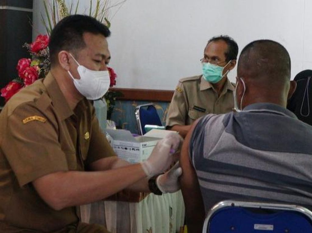 2 Pekan Lagi Vaksin Kedaluwarsa, Dinkes Lamongan Vaksinasi Door to Door 2 Pekan Lagi Vaksin Kedaluwarsa, Dinkes Lamongan Vaksinasi Door to Door