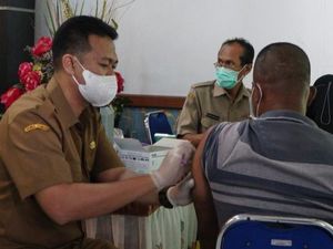 2 Pekan Lagi Vaksin Kedaluwarsa, Dinkes Lamongan Vaksinasi Door to Door 2 Pekan Lagi Vaksin Kedaluwarsa, Dinkes Lamongan Vaksinasi Door to Door