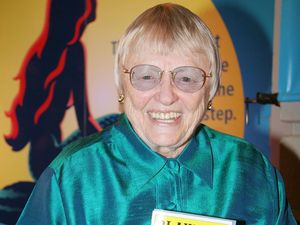 Pengisi Suara Ursula The Little Mermaid Meninggal Dunia