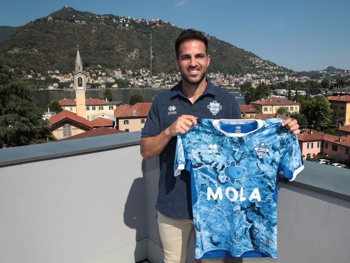 COMO, ITALY - AUGUST 01: New Como 1907 signing Cesc Fabregas poses at Hilton Lake Como on August 01, 2022 in Como, Italy. (Photo by Emilio Andreoli/Getty Images)