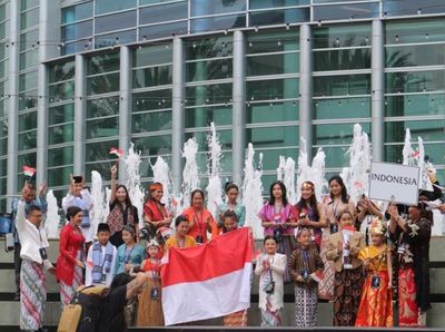 Bangga! Arsy Cs Boyong Banyak Medali Kontes Nyanyi di AS
