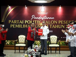 PDIP Ingin Hattrick, Bambang Pacul Ungkap Makna 477.777 Saat Daftar ke KPU