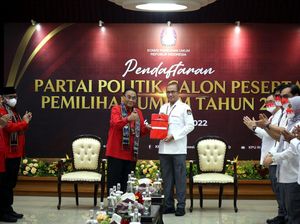 PDIP Ingin Hattrick, Bambang Pacul Ungkap Makna 477.777 Saat Daftar ke KPU PDIP Ingin Hattrick, Bambang Pacul Ungkap Makna 477.777 Saat Daftar ke KPU