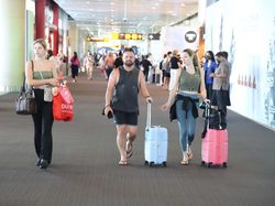 Hanya Dalam 1 Bulan, 17 Turis Bule Dideportasi dari Bali