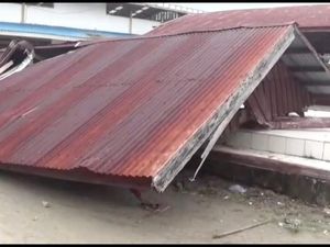 Bangunan Los Pasar di Mamuju Tengah Ambruk Diterjang Angin Kencang