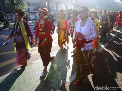 Daftar ke KPU, PDIP Gelar Arak-arakan Budaya, Lihat Fotonya Nih
