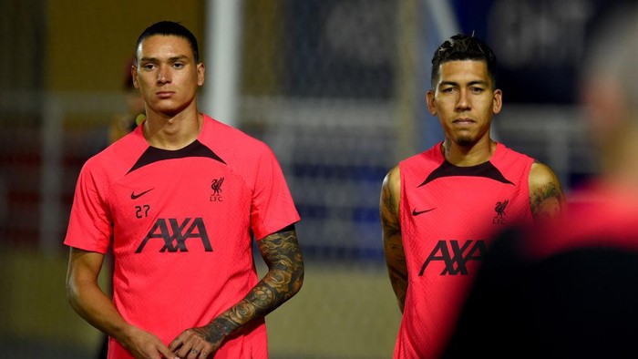 BANGKOK, THAILAND - JULY 10: (THE SUN OUT, THE SUN ON SUNDAY OUT) Darwin Nunez and Roberto Firmino of Liverpool during a training session at Alpine Football Camp on July 10, 2022 in Bangkok, Thailand. (Photo by Andrew Powell/Liverpool FC via Getty Images)