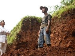 Ini Cara Unik Dedi Mulyadi Hentikan Penambangan Liar di Garut