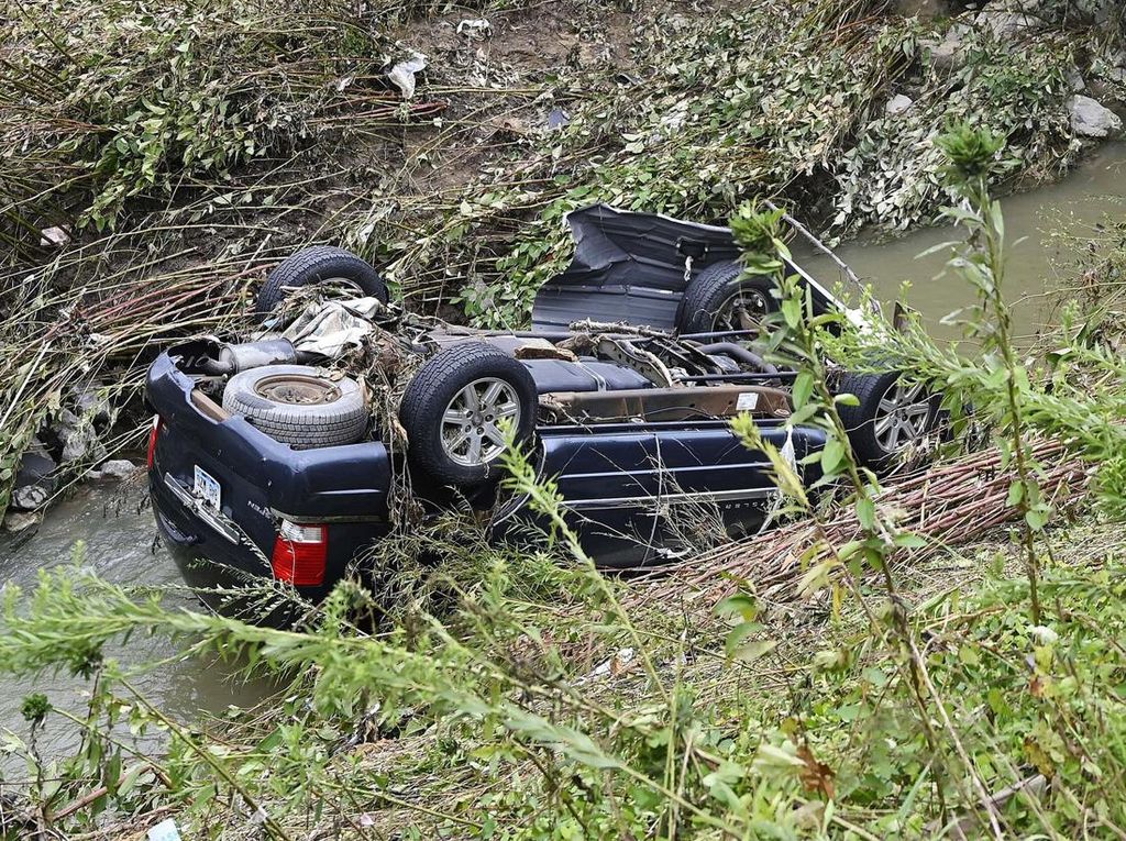 Deretan Mobil yang Jadi Korban Banjir di Kentucky
