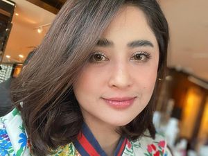 Dilamar Pilot, Dewi Perssik Jelaskan Hubungan dengan Rian Ibram Dilamar Pilot, Dewi Perssik Jelaskan Hubungan dengan Rian Ibram