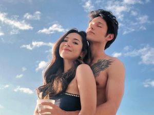 Dinda Kirana Pakai Swimsuit Dipeluk Mesra Naufal Samudra