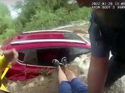 Dramatis! Penyelamatan Wanita Terjebak Banjir Arizona di Dalam Mobil
