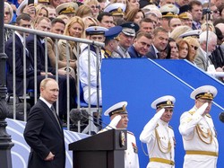 Putin Mesra dengan China saat Latihan Militer Besar-besaran di Rusia