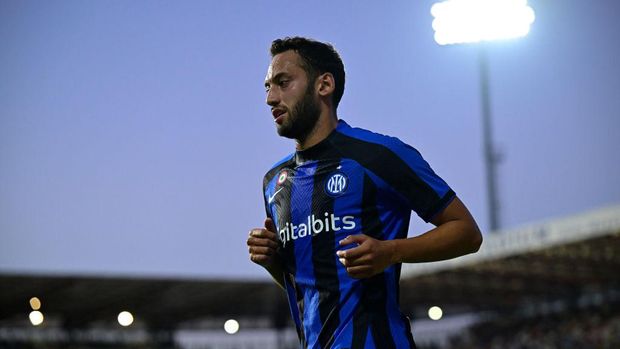 CESENA, ITALY - JULY 30: Hakan Calhanoglu of FC Internazionale looks on during the Pre-season Friendly match between FC Internazionale and Olympique Lyonnaise at Dino Manuzzi Stadium on July 30, 2022 in Cesena, Italy. (Photo by Mattia Ozbot - Inter/Inter via Getty Images)