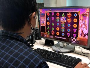 Trik Admin Judi Slot Gaet Calon Pejudi: Jejali Foto-Video Porno! Trik Admin Judi Slot Gaet Calon Pejudi: Jejali Foto-Video Porno!