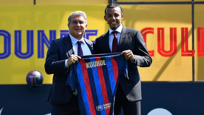 FC Barcelonas new French defender Jules Kounde (R) poses for pictures holding his new jersey with FC Barcelonas Spanish President Joan Laporta during his presentation ceremony at the Joan Gamper training ground in Sant Joan Despi, near Barcelona, on August 1, 2022. (Photo by Pau BARRENA / AFP) (Photo by PAU BARRENA/AFP via Getty Images)