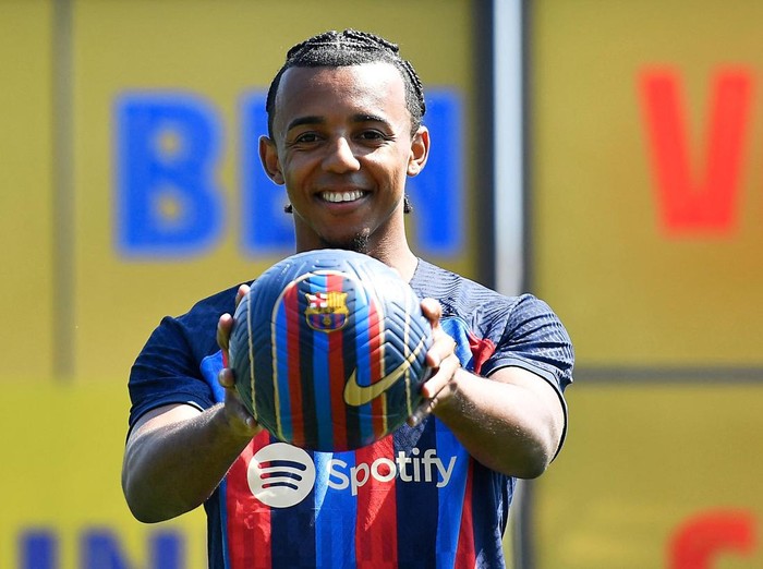 FC Barcelona's new french defender Jules Kounde poses for pictures during his presentation ceremony at the Joan Gamper training ground in Sant Joan Despi, near Barcelona, on August 1, 2022. (Photo by Pau BARRENA / AFP) (Photo by PAU BARRENA/AFP via Getty Images)
