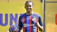 Dilansir dari Marca, bek tengah baru Jules Kounde tempati nomor 10 dengan bayaran 240 ribu Euro atau setara Rp 3,6 miliar per pekan (Getty Images)