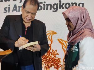 Wanita Ini Rela Melepas Gaji Puluhan Juta Demi Dapur Bu Sastro Wanita Ini Rela Melepas Gaji Puluhan Juta Demi Dapur Bu Sastro