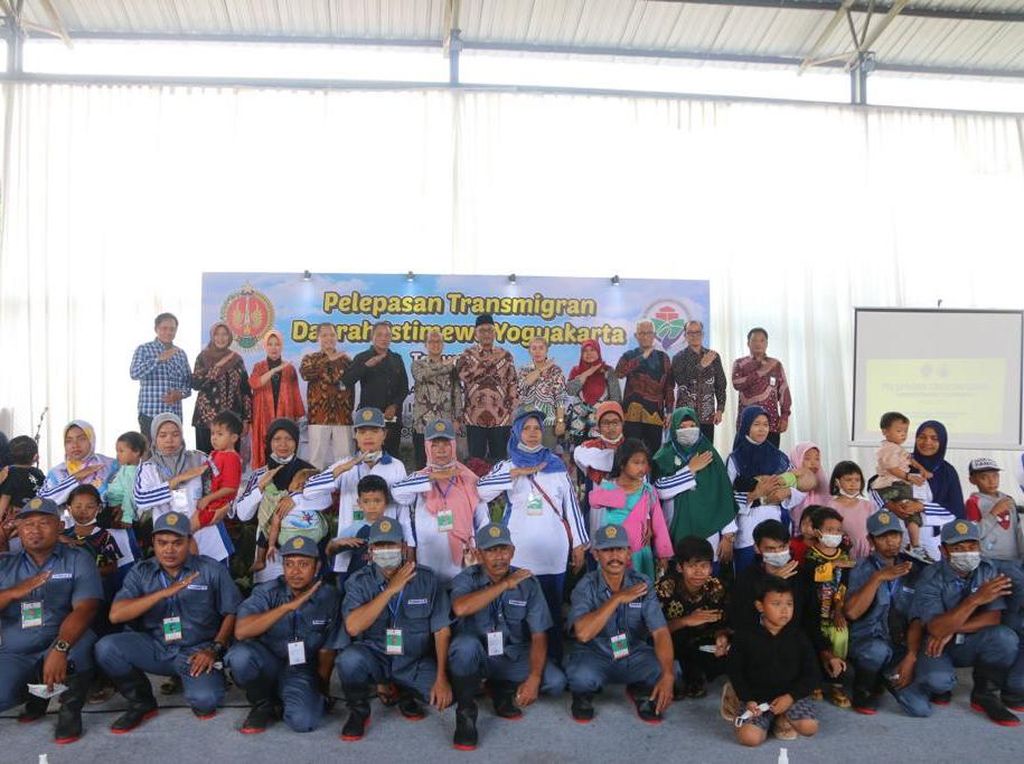 Kemendes Puji Pemprov DIY Gercep Berangkatkan Transmigran ke Sultra Kemendes Puji Pemprov DIY Gercep Berangkatkan Transmigran ke Sultra