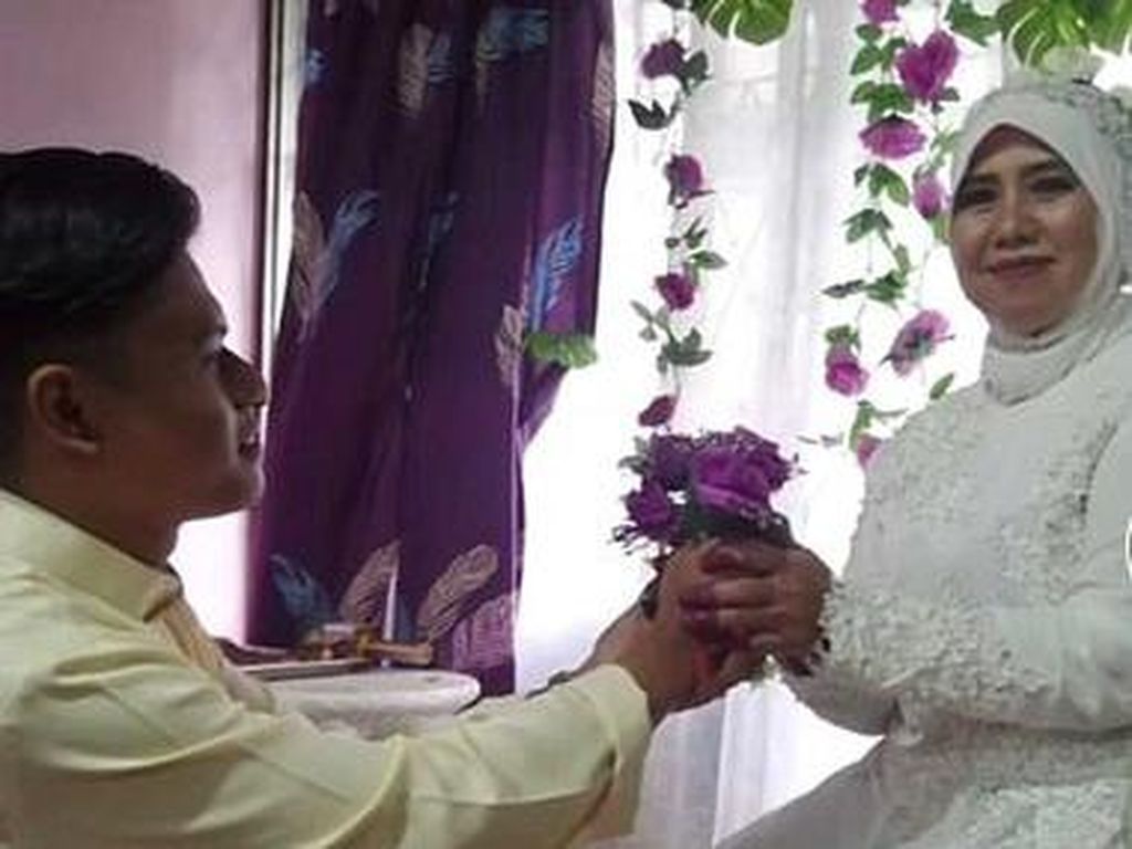Kisah Ibu Kos Menikah dengan Anak Kosnya Meski Beda Usia 24 Tahun Kisah Ibu Kos Menikah dengan Anak Kosnya Meski Beda Usia 24 Tahun