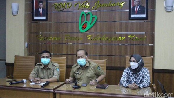 Konferensi pers RSUD Jombang tentang ibu yang diduga dipaksa melahirkan normal hingga bayi meninggal