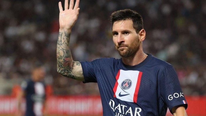 Lionel Messi Paris Saint-Germain's Argentinian forward Lionel Messi gestures during the French Champions' Trophy (Trophee des Champions) final football match, Paris Saint-Germain versus FC Nantes, in the at the Bloomfield Stadium, in Tel Aviv on July 31, 2022. (Photo by JACK GUEZ / AFP) (Photo by JACK GUEZ/AFP via Getty Images)