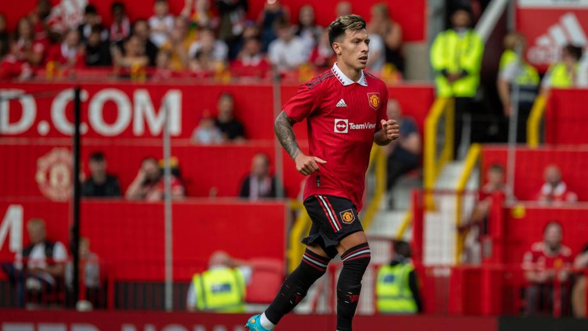 Lisandro Martinez dinilai masih tampil menjanjikan meski MU kalah dari Brighton & Hove Albion (Foto: Manchester United via Getty Imag/Ash Donelon)
