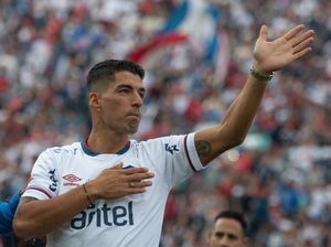 Suarez Tinggalkan Nacional Sebelum Piala Dunia, Mau ke Eropa? Suarez Tinggalkan Nacional Sebelum Piala Dunia, Mau ke Eropa?