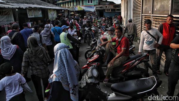 Macet Fashion Week di Jalan Raya Citayam saat Jam Pulang Kerja