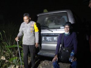 Kronologi Lengkap Mobil Tersesat di Tengah Sawah Jombang