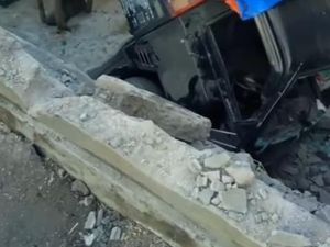 Mobil Pikap Seruduk Merajan Warga di Batubulan Gianyar Mobil Pikap Seruduk Merajan Warga di Batubulan Gianyar