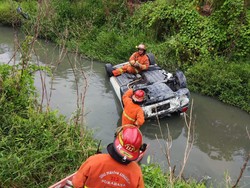 Brio Tercebur di Sungai Tambak Wedi Surabaya, Sopir Sedang Belajar Mengemudi