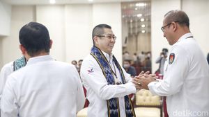 Momen Hary Tanoe Daftarkan Partainya ke KPU