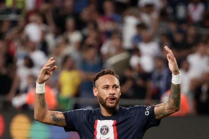 neymar paris saint-germain psg trophee des champions 2022 Paris Saint-Germain's Brazilian forward Neymar reacts as the team wins the French Champions' Trophy (Trophee des Champions) final football match, Paris Saint-Germain versus FC Nantes, in the at the Bloomfield Stadium, in Tel Aviv on July 31, 2022. - Paris Saint-Germain (PSG) beat Nantes 4-0 to clinch the trophy. (Photo by JACK GUEZ / AFP)
