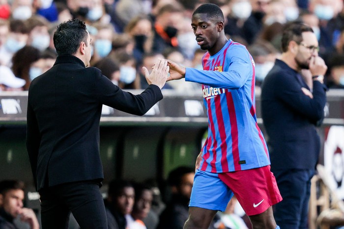 VALENCIA, SPAIN - FEBRUARY 20: (L-R) coach Xavi Hernandez of FC Barcelona, Ousmane Dembele of FC Barcelona during the La Liga Santander  match between Valencia v FC Barcelona at the Estadio de Mestalla on February 20, 2022 in Valencia Spain (Photo by David S. Bustamante/Soccrates/Getty Images)