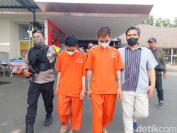 Ngaku Polisi, Penjual Aksesori di Tangkuban Perahu Rampas HP ABG