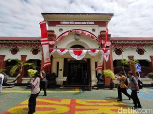 Sidang Perdana 5 Terdakwa Tragedi Kanjuruhan, PN Surabaya Dijaga Ketat Sidang Perdana 5 Terdakwa Tragedi Kanjuruhan, PN Surabaya Dijaga Ketat