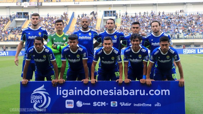 Persib Bandung vs Madura United.