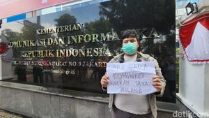 Protes Pemblokiran PayPal di Kantor Kominfo: Nafkah Saya Hilang