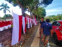 Penjual Bendera Merah Putih di Jembrana Raup Cuan Jutaan Per Hari