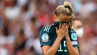 Pemain Jerman Giulia Gwinn terlihat sedih setelah kalah di final Euro 2022 putri. (Lisi Niesner/Reuters)