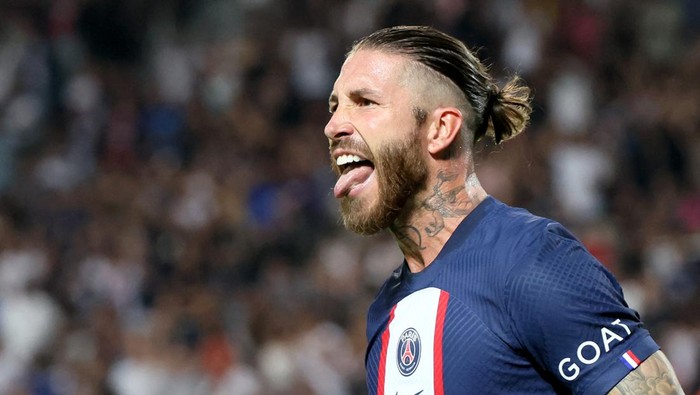 Paris Saint-Germains Spanish defender Sergio Ramos celebrates his goal and the third of the match during the French Champions Trophy (Trophee des Champions) final football match, Paris Saint-Germain versus FC Nantes, in the at the Bloomfield Stadium, in Tel Aviv on July 31, 2022. (Photo by JACK GUEZ / AFP) (Photo by JACK GUEZ/AFP via Getty Images)