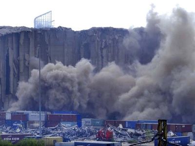Silo di Pelabuhan Beirut Ambruk
